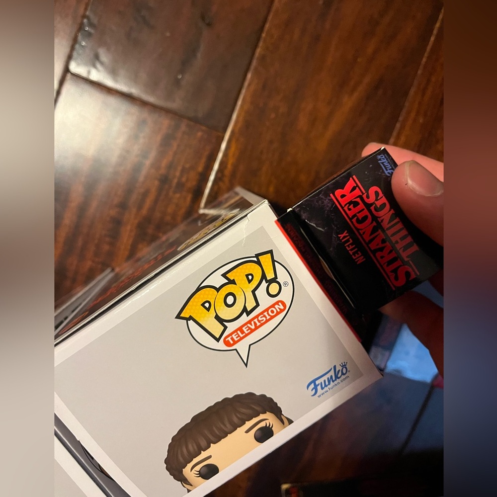 Stranger Things COLLECTIBLES - Picture 3 of 7